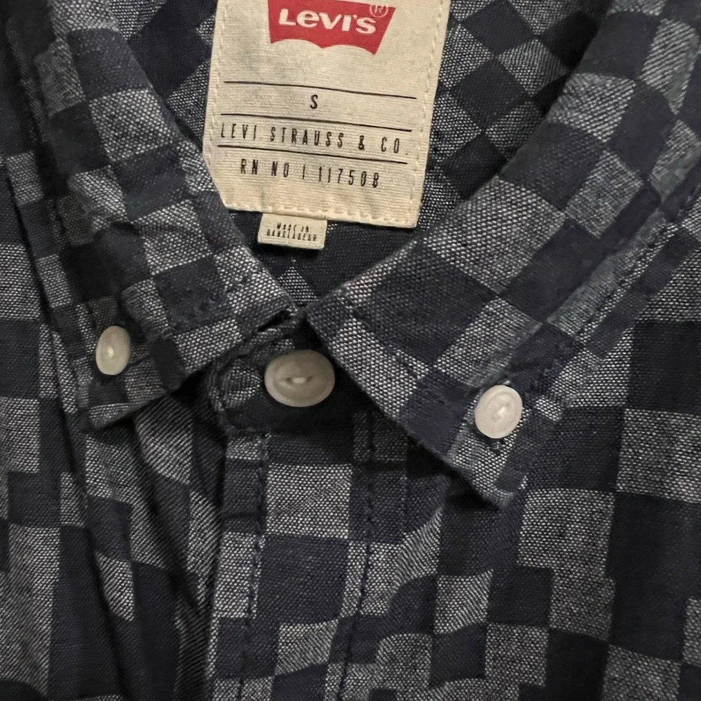 NWT Levi's Men's Penta Short Sleeve Woven Shirt, Dress Dark Blue & Grey, Small - Picture 4 of 10